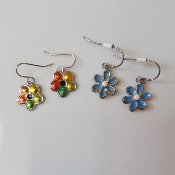 Dainty daisy dangle earring bundle - Picture 1 of 3